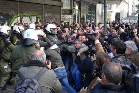 В Греции полиция арестовала 35 левых активистов, пикетировавших Министерство труда