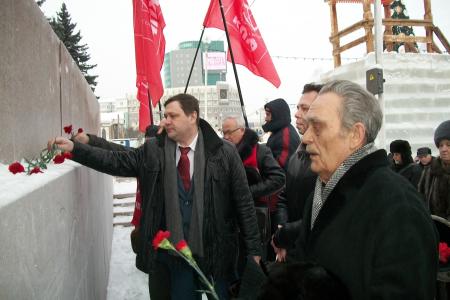Челябинск: Цветы Ильичу