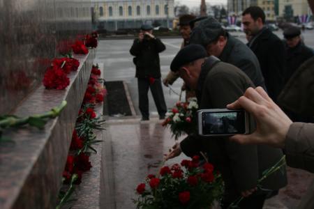 Ставропольские коммунисты возложили цветы к памятнику В. И. Ленину
