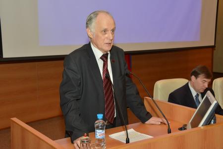 Г.А. Зюганов на "круглом столе" фракции КПРФ в Госдуме: "Без возрождения духовно-нравственных ценностей мы не продвинемся ни на шаг"