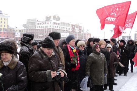 21 января барнаульские коммунисты провели митинг и возложили цветы к памятникам Ленину
