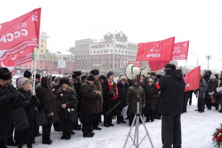 21 января барнаульские коммунисты провели митинг и возложили цветы к памятникам Ленину
