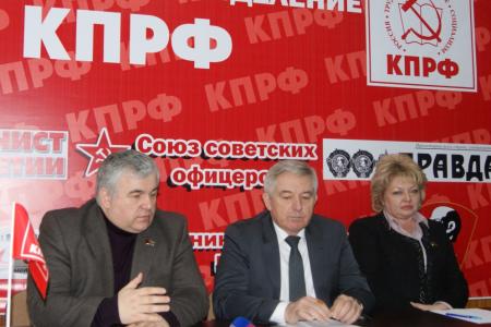 Новый лидер коммунистов Северной Осетии Чермен Зангиев провел свою первую пресс-конференцию с участием К.К. Тайсаева