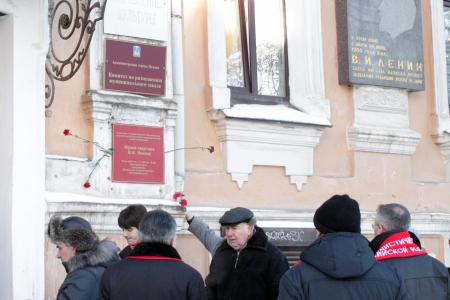 Коммунисты посетили ленинские места Пскова 
