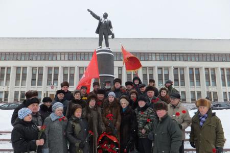 Калуга: «Ленин жил! Ленин жив! Ленин будет жить!»