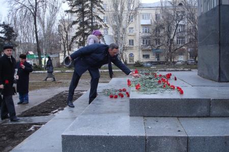 В Ростове-на-Дону коммунисты возложили цветы к памятнику В.И. Ленину