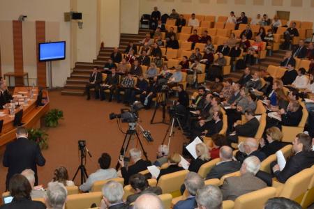 Г.А. Зюганов на "круглом столе" фракции КПРФ в Госдуме: "Без возрождения духовно-нравственных ценностей мы не продвинемся ни на шаг"