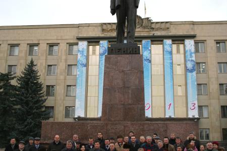 Ставропольские коммунисты возложили цветы к памятнику В. И. Ленину