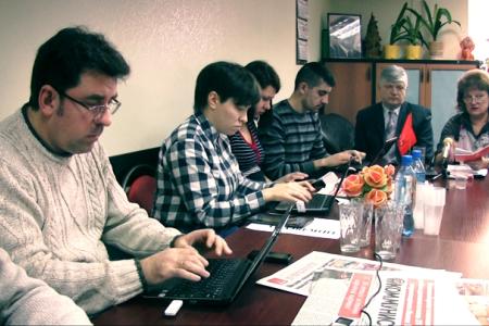 Саратов. Не за горами 2017 год! Депутаты-коммунисты Ольга Алимова и Сергей Афанасьев представили на пресс-конференции итоги работы XV съезда КПРФ