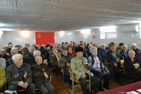 Коммунисты Астрахани провели торжественное собрание, посвященное 70-летию Победы в Сталинградском сражении