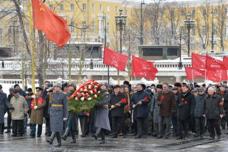 Г.А. Зюганов возложил цветы к Могиле Неизвестного солдата у Кремлевской стены в честь 70-летия Сталинградской победы и прорыва блокады Ленинграда