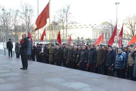 Слава Советской Армии и Военно-морскому флоту! Г.А. Зюганов возложил цветы к могиле Неизвестного солдата у Кремлевской стены