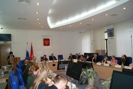 Обсудили и осудили. Волгоградские парламентарии и общественники  дали негативную оценку ювенальным технологиям на круглом столе, организованном КПРФ