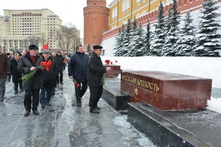 Г.А. Зюганов возложил цветы к Могиле Неизвестного солдата у Кремлевской стены в честь 70-летия Сталинградской победы и прорыва блокады Ленинграда