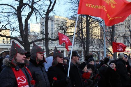 Сталинградцы возложили цветы к могиле Неизвестного солдата у Кремлевской стены