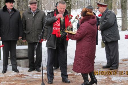 Псковские коммунисты поздравили жителей города Гдова с 69-ой годовщиной освобождения от немецко-фашистских захватчиков