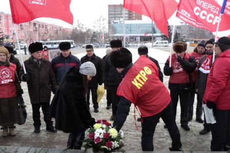 Барнаульские коммунисты потребовали на пикетах вернуть Волгограду имя Сталина