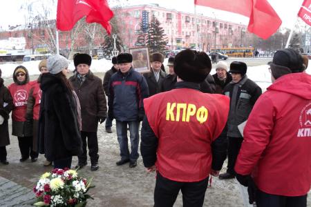 Барнаульские коммунисты потребовали на пикетах вернуть Волгограду имя Сталина