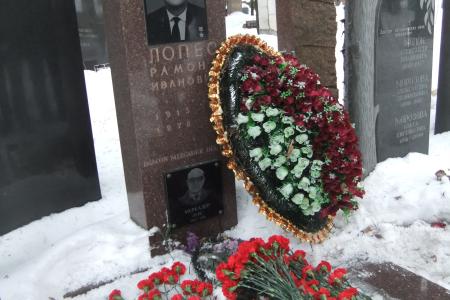 К 100-летию легендарного разведчика и борца с троцкизмом. Московские коммунисты и комсомольцы возложили цветы на могилу Х.Р. Меркадера
