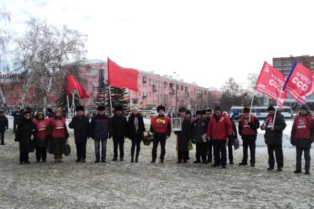 Барнаульские коммунисты потребовали на пикетах вернуть Волгограду имя Сталина