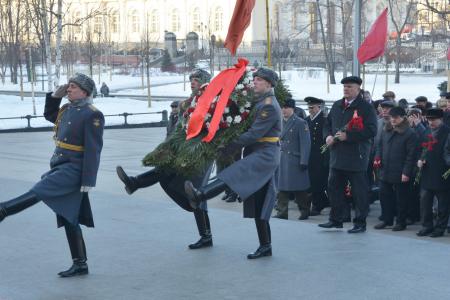 Слава Советской Армии и Военно-морскому флоту! Г.А. Зюганов возложил цветы к могиле Неизвестного солдата у Кремлевской стены
