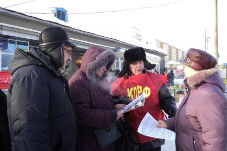 «Скоро вам все ЖКХнется!». Барнаульские коммунисты провели серию пикетов