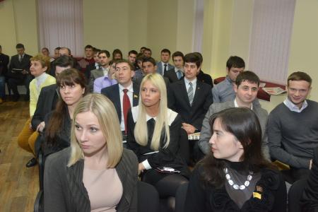 Г.А. Зюганов на встрече с молодыми политиками: На Съезде обсудим, как прийти к власти, восстановить страну и вернуть ее к процветанию