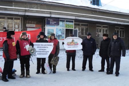 «Скоро вам все ЖКХнется!». Барнаульские коммунисты провели серию пикетов