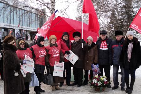 Барнаульские коммунисты потребовали на пикетах вернуть Волгограду имя Сталина