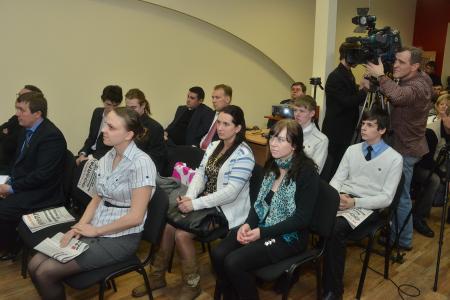 Г.А. Зюганов на встрече с молодыми политиками: На Съезде обсудим, как прийти к власти, восстановить страну и вернуть ее к процветанию