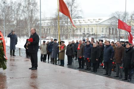 Г.А. Зюганов возложил цветы к Могиле Неизвестного солдата у Кремлевской стены в честь 70-летия Сталинградской победы и прорыва блокады Ленинграда