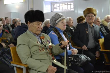 Коммунисты Астрахани провели торжественное собрание, посвященное 70-летию Победы в Сталинградском сражении