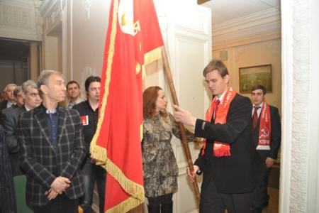 "Поздравляем дорогую партию!". Репортаж с празднования 20-летия восстановления Ленинградской организации КПРФ