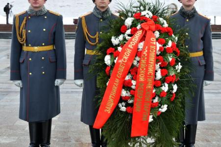 Г.А. Зюганов возложил цветы к Могиле Неизвестного солдата у Кремлевской стены в честь 70-летия Сталинградской победы и прорыва блокады Ленинграда