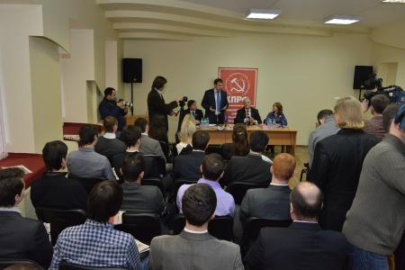Г.А. Зюганов на встрече с молодыми политиками: На Съезде обсудим, как прийти к власти, восстановить страну и вернуть ее к процветанию