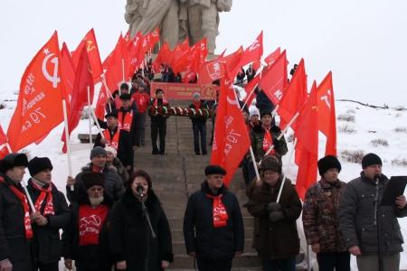 Донские коммунисты на праздновании годовщины Победы в Сталинградской битве