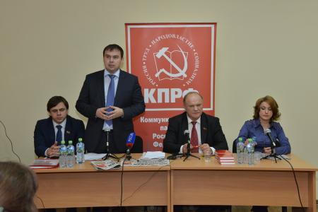 Г.А. Зюганов на встрече с молодыми политиками: На Съезде обсудим, как прийти к власти, восстановить страну и вернуть ее к процветанию