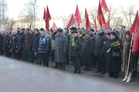 Слава Советской Армии и Военно-морскому флоту! Г.А. Зюганов возложил цветы к могиле Неизвестного солдата у Кремлевской стены