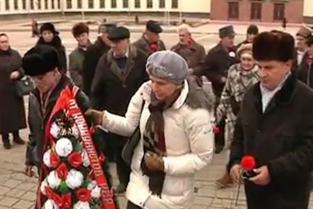 Видеорепортаж о возложении цветов к памятнику В.И. Ленину в Черксесске