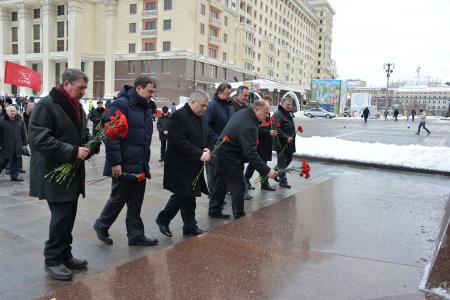 Г.А. Зюганов возложил цветы к Могиле Неизвестного солдата у Кремлевской стены в честь 70-летия Сталинградской победы и прорыва блокады Ленинграда