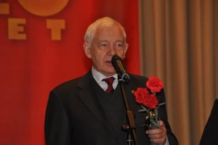 "Поздравляем дорогую партию!". Репортаж с празднования 20-летия восстановления Ленинградской организации КПРФ