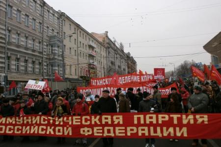 Победа будет за нами! Коммунисты провели в столице многотысячные шествие и митинг, посвященные Дню Советской Армии и Военно-Морского Флота