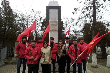 Дагестанские коммунисты и комсомольцы провели автопробег, посвященный Дню Советской Армии и Военно-Морского Флота
