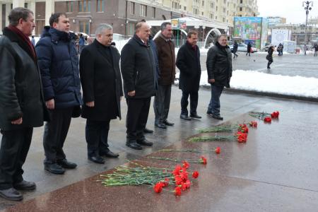 Г.А. Зюганов возложил цветы к Могиле Неизвестного солдата у Кремлевской стены в честь 70-летия Сталинградской победы и прорыва блокады Ленинграда