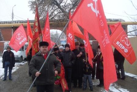 Саратовские коммунисты почтили память героев Сталинграда