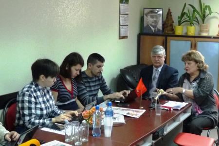 Саратов. Не за горами 2017 год! Депутаты-коммунисты Ольга Алимова и Сергей Афанасьев представили на пресс-конференции итоги работы XV съезда КПРФ