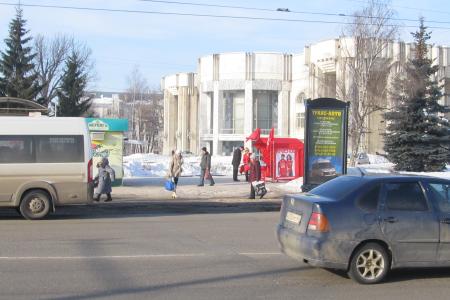 «Сегодня актуально красное!». Оригинальную акцию организовали молодые коммунисты Костромы