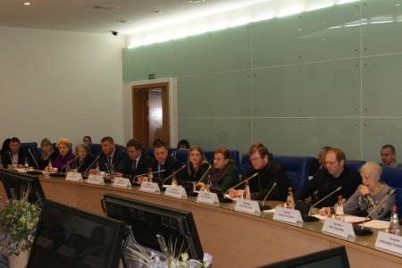 Обсудили и осудили. Волгоградские парламентарии и общественники  дали негативную оценку ювенальным технологиям на круглом столе, организованном КПРФ
