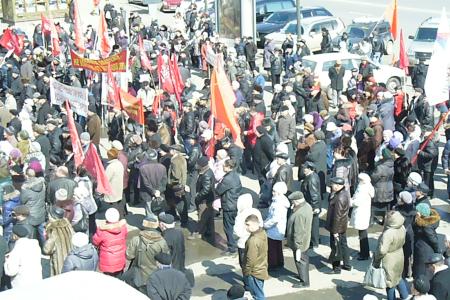 Требования митингующих во Владивостоке: Отменить правительственное Постановление N354 и грабеж под флагом ОДН, "Путина - в отставку!", "Думе - ратифицировать ст.20 Конвенции ООН против коррупции"