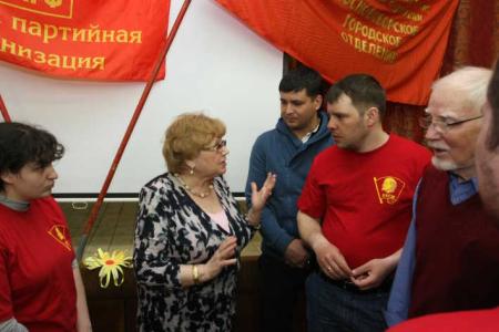 Ленинградская область. Советник Председателя ЦК КПРФ Л.Н. Швец встретилась с жителями Соснового Бора